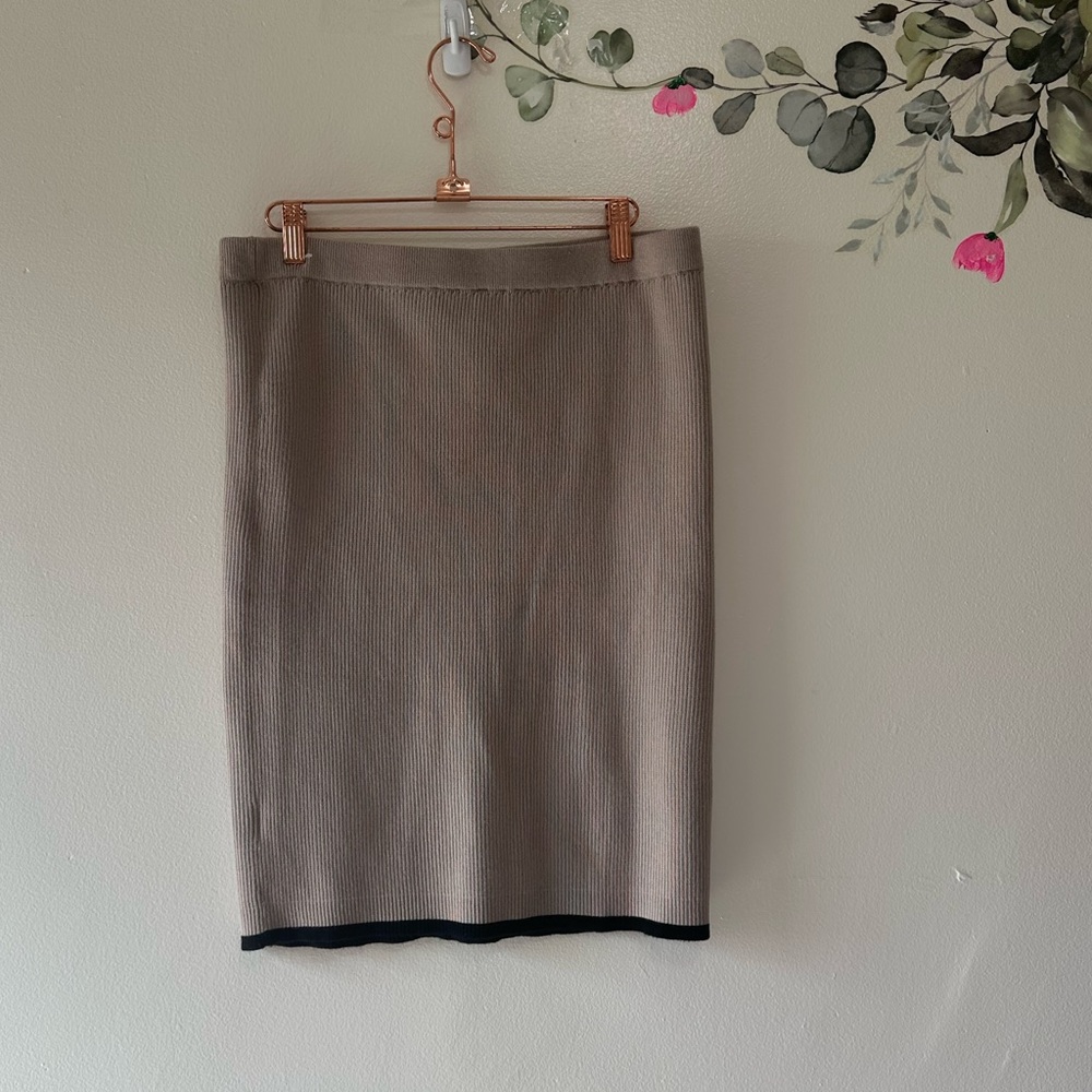 LEGOE HERITAGE Taupe Ribbed Stretch Maternity Skirt, Above Knee, Size 8-10